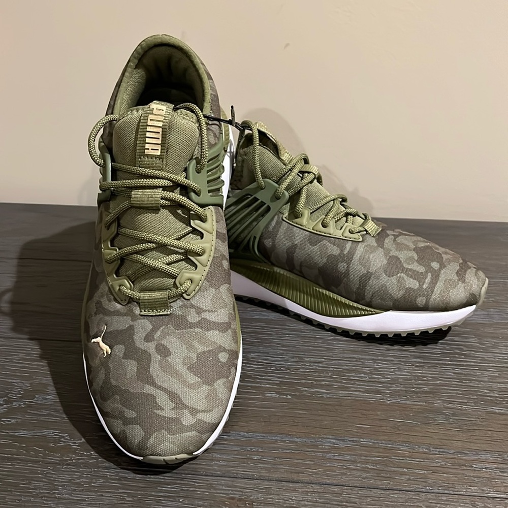 Puma men’s sneakers, NWOT